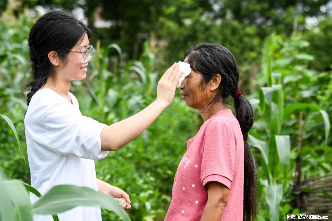 全网追的“扁担女孩”,找了一份暑假工,时薪12元 - 抚州生活资讯 - 抚州28生活网 fuzhou.28life.com